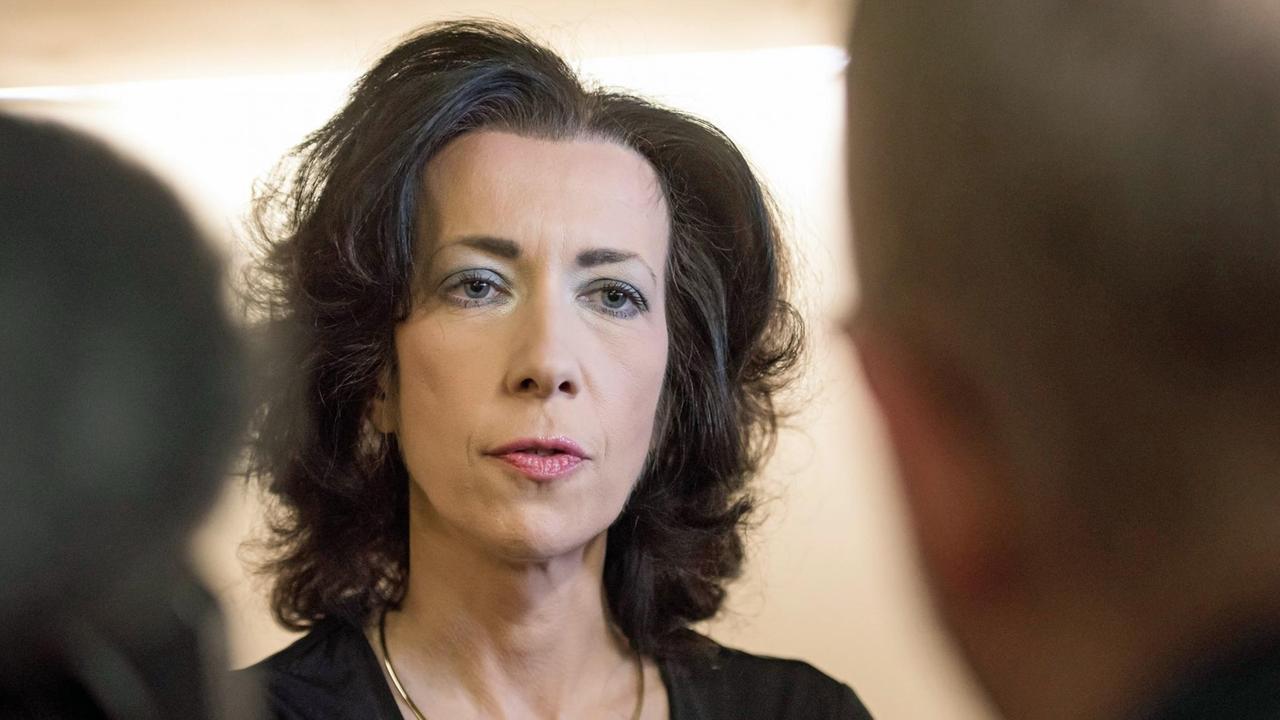 Gerichtssprecherin Andrea Titz gibt ein Statement am Strafjustizzentrum in München. Gerichtssprecherin Andrea Titz gibt ein Statement am Strafjustizzentrum in München.
