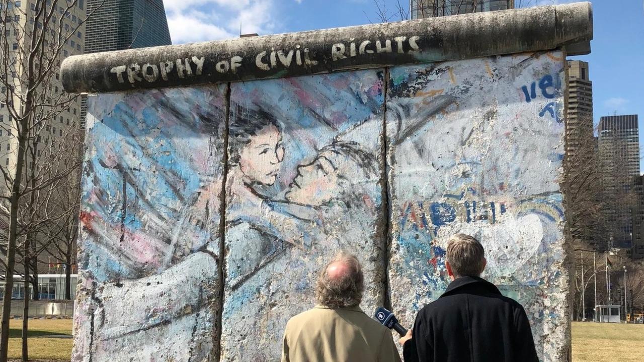 Ein Teil der Berliner steht auf dem UN-Gelände in New York. Ein Teil der Berliner steht auf dem UN-Gelände in New York.