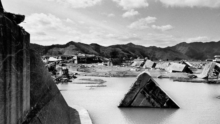 Das Foto zeigt die Folgen des Erbebens , das die Nordostküste Japans am 11. März 2011 erschütterte. Es führte zu der Reaktorkatastrophe in Fukushima. Das Foto zeigt die Folgen des Erbebens , das die Nordostküste Japans am 11. März 2011 erschütterte. Es führte zu der Reaktorkatastrophe in Fukushima.