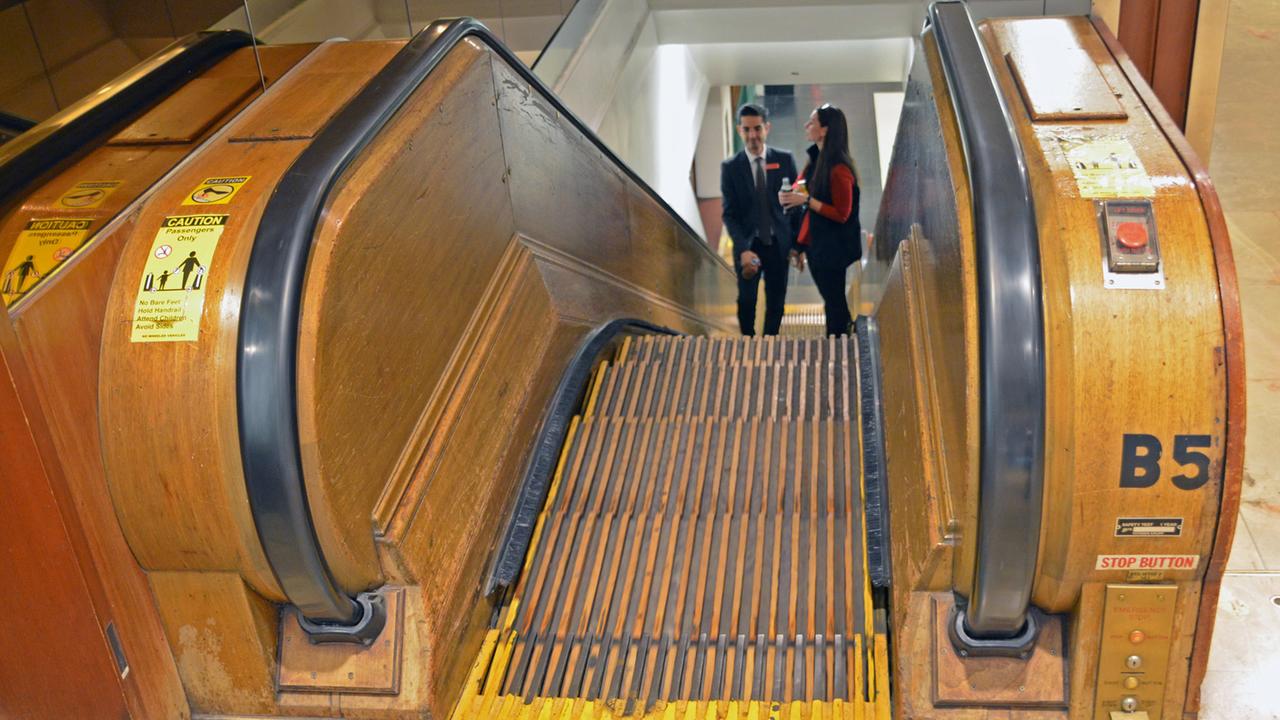 Diese Rolltreppe im New Yorker Kaufhaus Macy's ist 124 Jahre alt. Diese Rolltreppe im New Yorker Kaufhaus Macy's ist 124 Jahre alt.