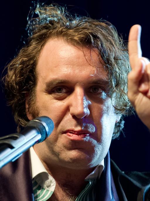 Chilly Gonzales bei einem Auftritt 2013 in Hamburg