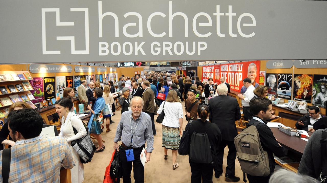 Die Verlagsgruppe Hachette streitet sich derzeit mit dem Versandhändler Amazon.