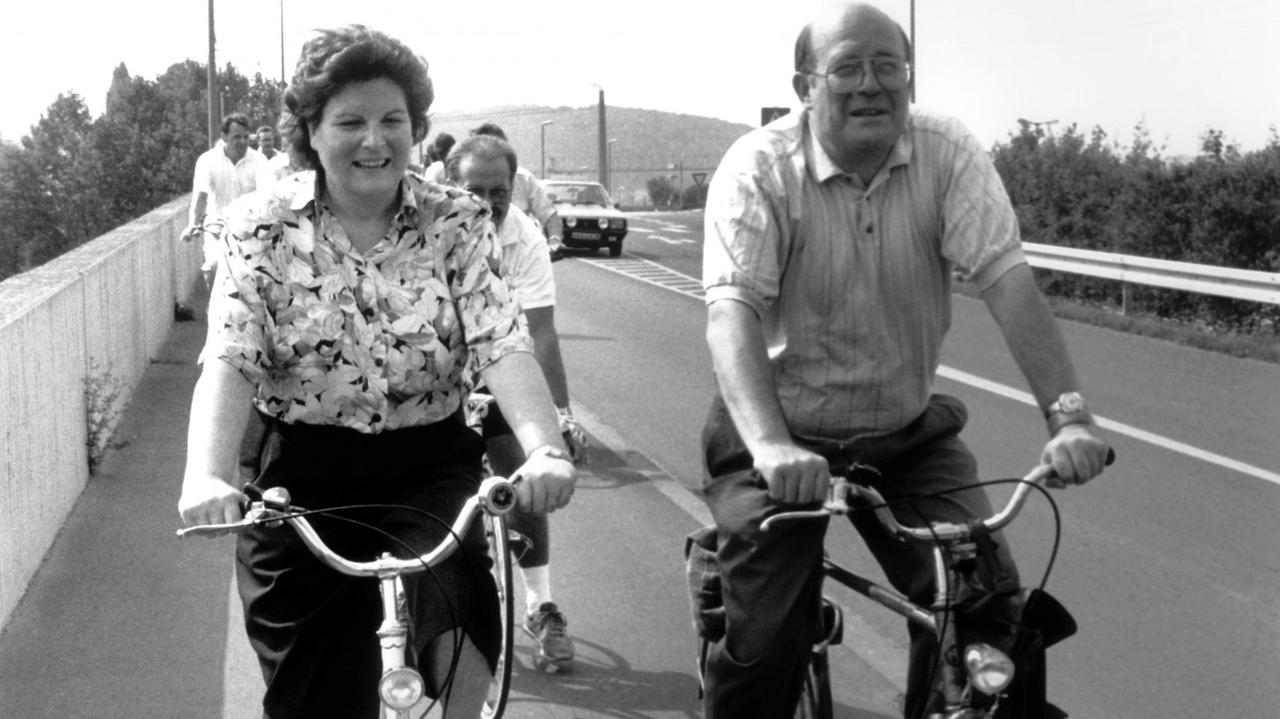 Stamm auf dem Fahrrad, im Sommer 1989, kurz vor ihrer OB-Kandidatur 1990 in Würzburg