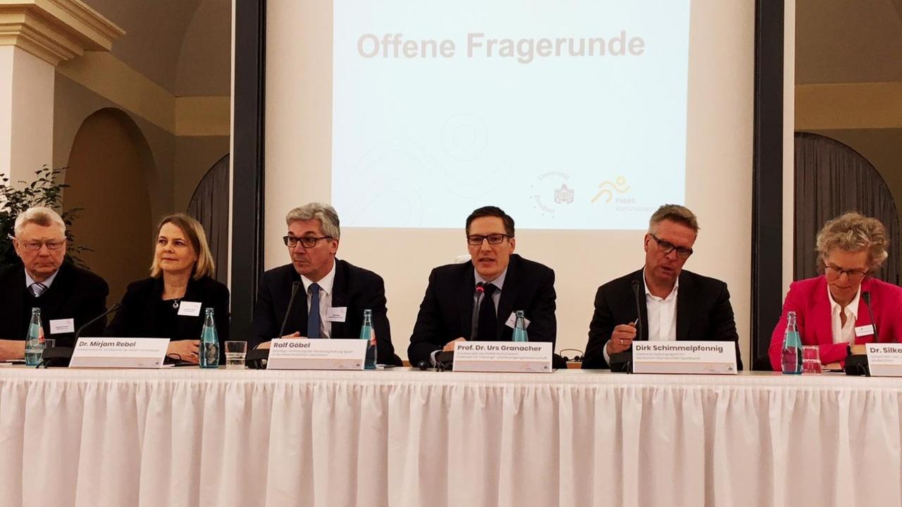 An der Universität Potsdam wurde das Potentialanalysesystem (PotAS) vorgestellt. Auf dessen Grundlage soll in Zukunft über die Förderwürdigkeit von Verbänden, Sportarten und Disziplinen in Deutschland entschieden werden. An der Universität Potsdam wurde das Potentialanalysesystem (PotAS) vorgestellt. Auf dessen Grundlage soll in Zukunft über die Förderwürdigkeit von Verbänden, Sportarten und Disziplinen in Deutschland entschieden werden.