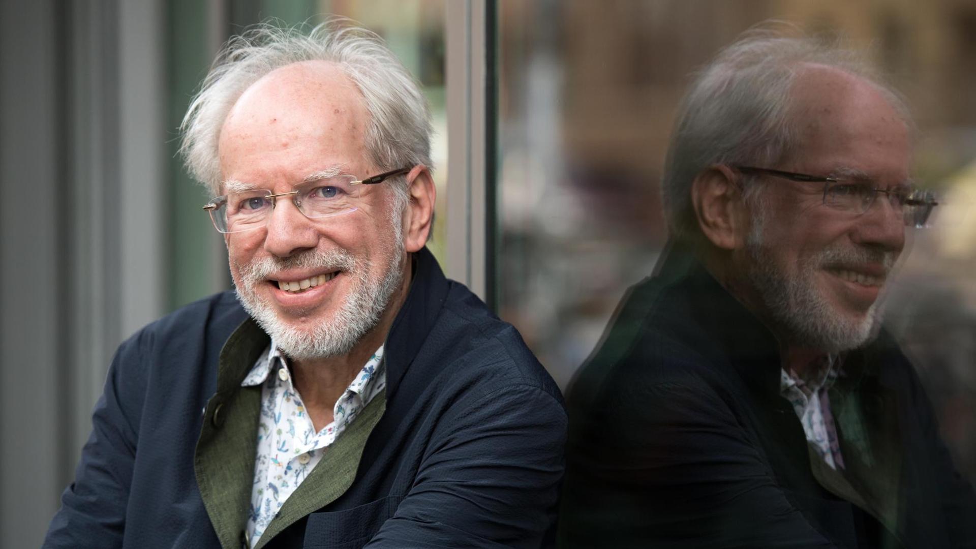 Der Geiger Gidon Kremer, einer der Preisträger des Kunstpreises Praemium Imperiale, sitzt am 13.09.2016 bei der Verkündigung der diesjährigen Preisträger des internationalen Kunstpreises in Berlin Der Geiger Gidon Kremer, einer der Preisträger des Kunstpreises Praemium Imperiale, sitzt am 13.09.2016 bei der Verkündigung der diesjährigen Preisträger des internationalen Kunstpreises in Berlin