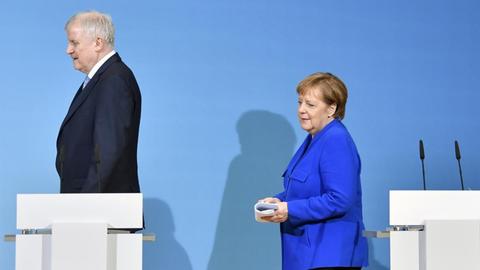 CSU-Chef Seehofer, Bundeskanzlerin und CDU-Chefin Merkel und der SPD-Vorsitzende Schulz präsentieren die Ergebnisse der Sondierungen.