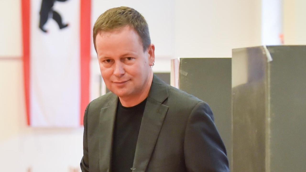 Der Spitzenkandidat der Partei Die Linke, Klaus Lederer bei der Wahl des Abgeordnetenhauses in Berlin. Der Spitzenkandidat der Partei Die Linke, Klaus Lederer bei der Wahl des Abgeordnetenhauses in Berlin.