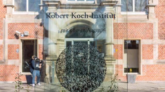 Das Robert Koch-Institut von außen - eine selbstständige deutsche Bundesoberbehörde für Infektionskrankheiten in Berlin