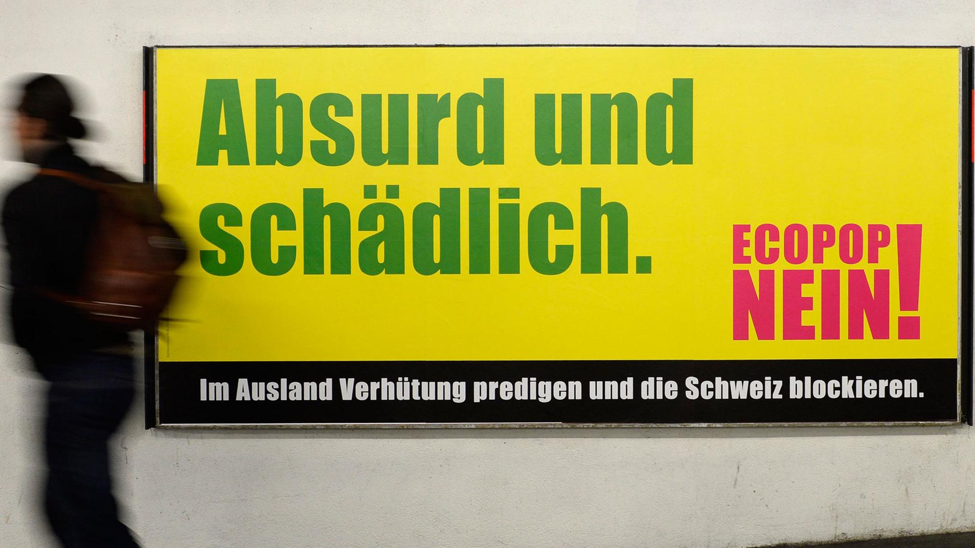 Das Plakat in Zürich fordert die Bürger auf, am 30. November mit "Nein" zur Ecopop-Initiative zu stimmen.