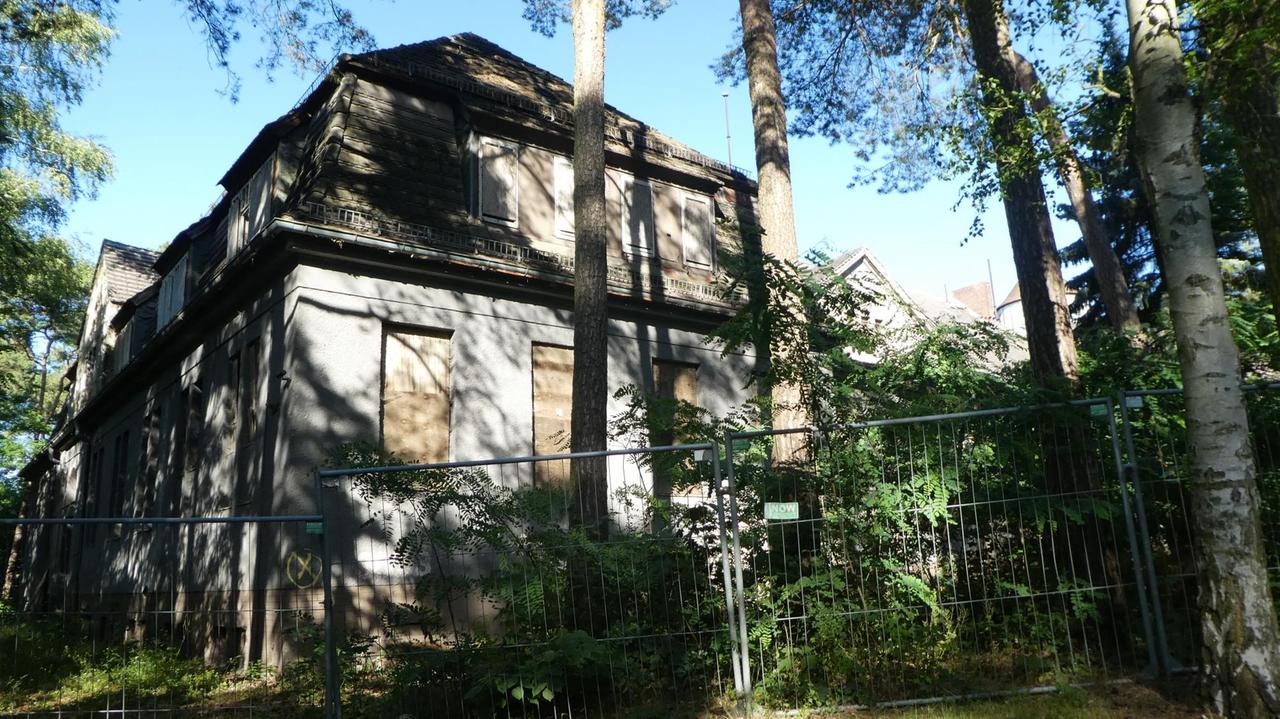 Sanierungsbedürftige Villa Sanierungsbedürftige Villa
