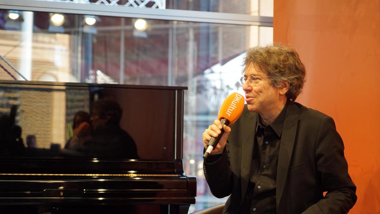 Andres Veiel präsentiert auf der 67. Berlinale seinen Film "Beuys". Andres Veiel präsentiert auf der 67. Berlinale seinen Film "Beuys".