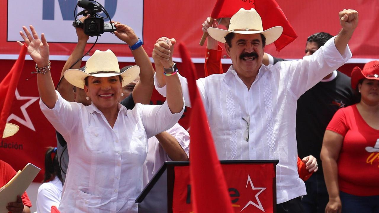 Manuel Zelaya mit seiner Frau auf einer Veranstaltung 2016