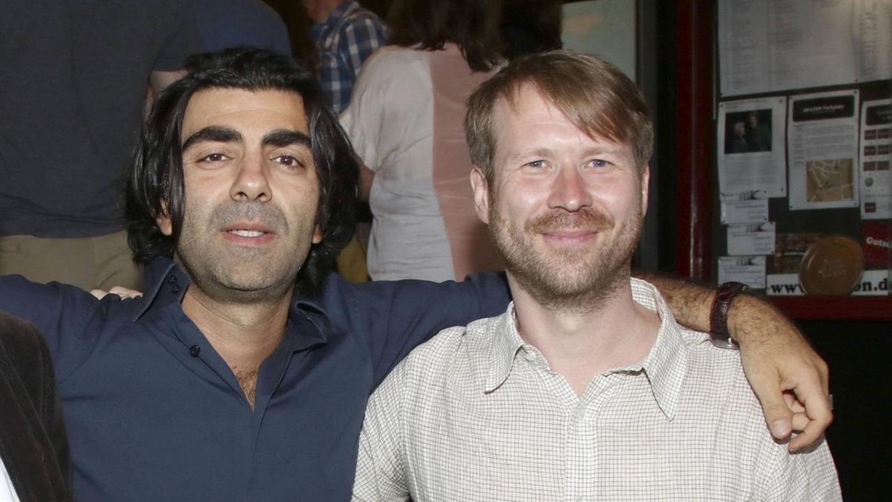 Regisseur Fatih Akin und Drehbauchautor Lars Hubrich bei der Premiere des Kinofilms Tschick in Hamburg Regisseur Fatih Akin und Drehbauchautor Lars Hubrich bei der Premiere des Kinofilms Tschick in Hamburg