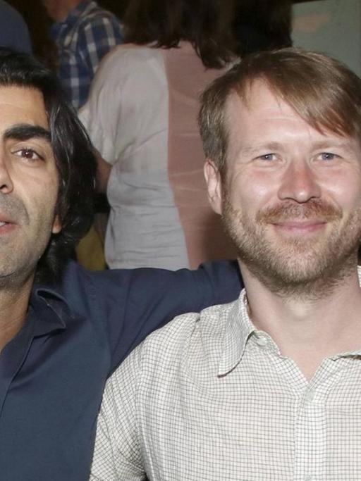 Regisseur Fatih Akin und Drehbauchautor Lars Hubrich bei der Premiere des Kinofilms Tschick in Hamburg