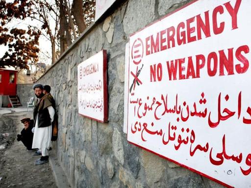 Eingang des Emergency-Krankenhaus für Kriegsverletzte in Kabul, Afghanistan.