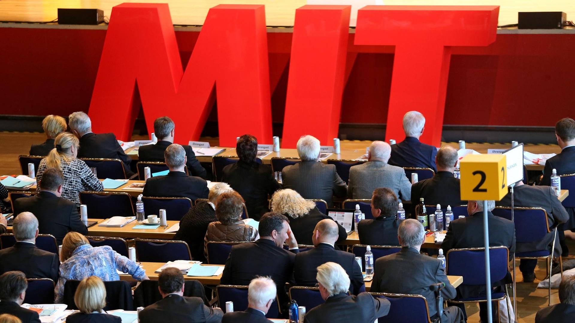 Delegierte der Mittelstandsvereinigung der Union (MIT) bei einer Tagung. Delegierte der Mittelstandsvereinigung der Union (MIT) bei einer Tagung.