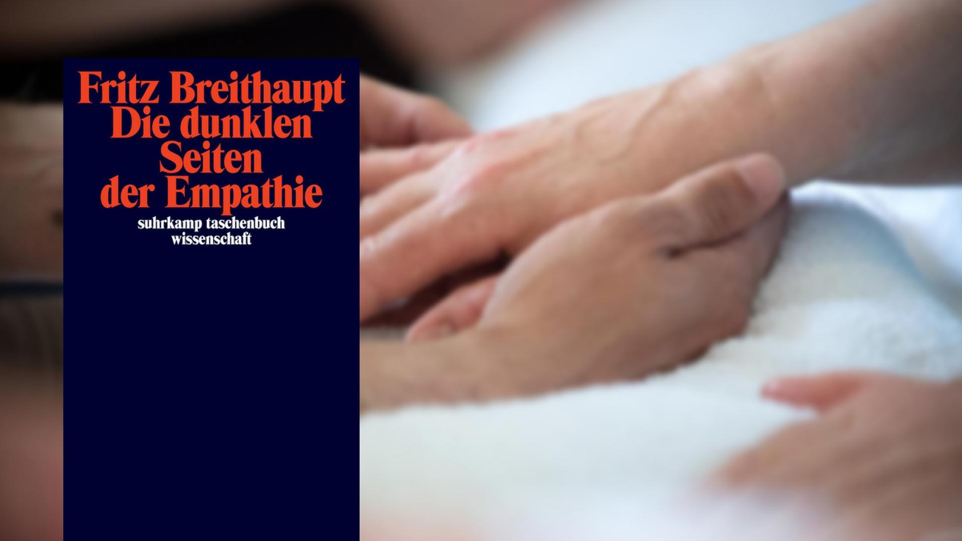 Eine Bildcombo zeigt das Buchcover von Fritz Breithaupt "Die dunklen Seiten der Empathie" vor dem Foto von Händen, die sich berühren. Eine Bildcombo zeigt das Buchcover von Fritz Breithaupt "Die dunklen Seiten der Empathie" vor dem Foto von Händen, die sich berühren.