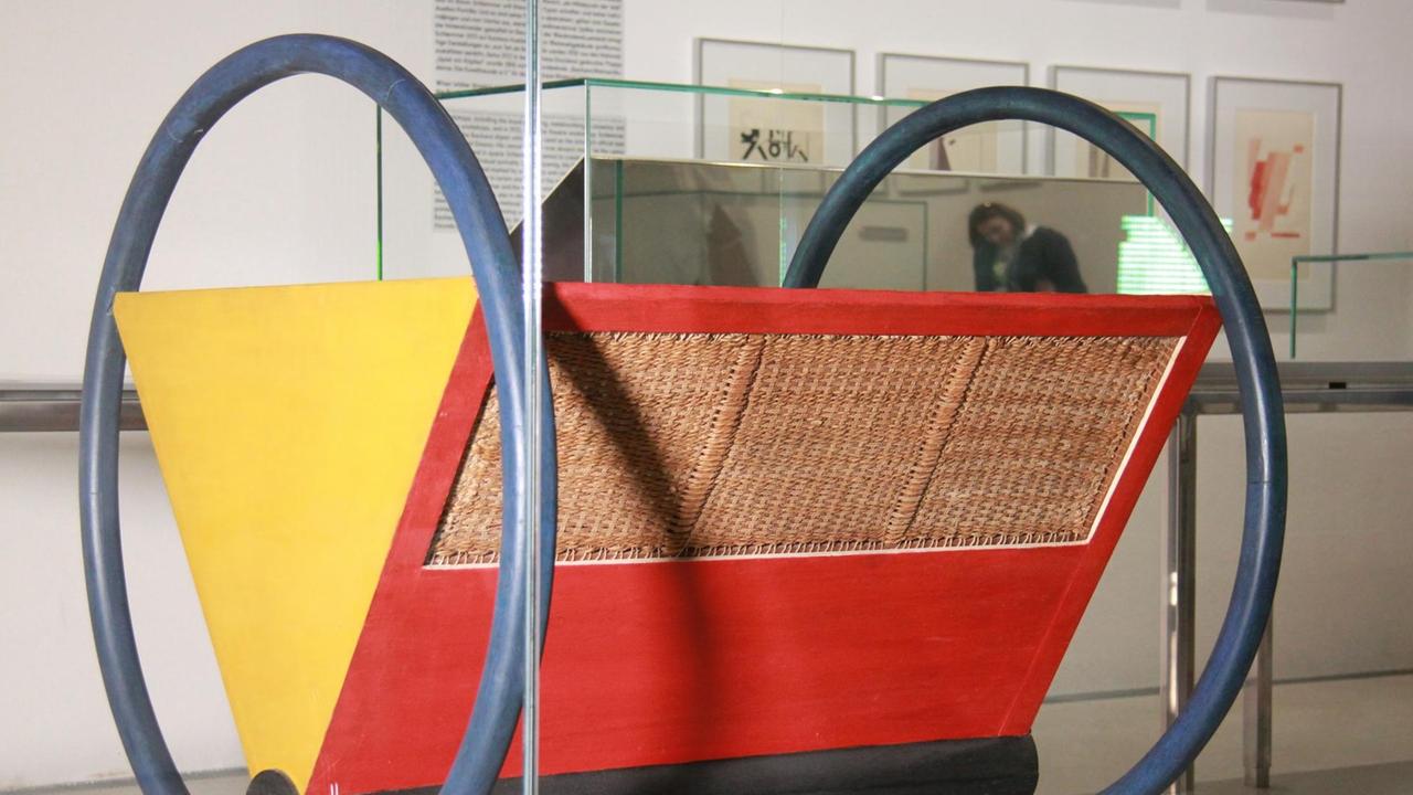 Die Wiege von Peter Keler in der Dauerausstellung im neuen Bauhaus Museum Weimar. Die Wiege von Peter Keler in der Dauerausstellung im neuen Bauhaus Museum Weimar.