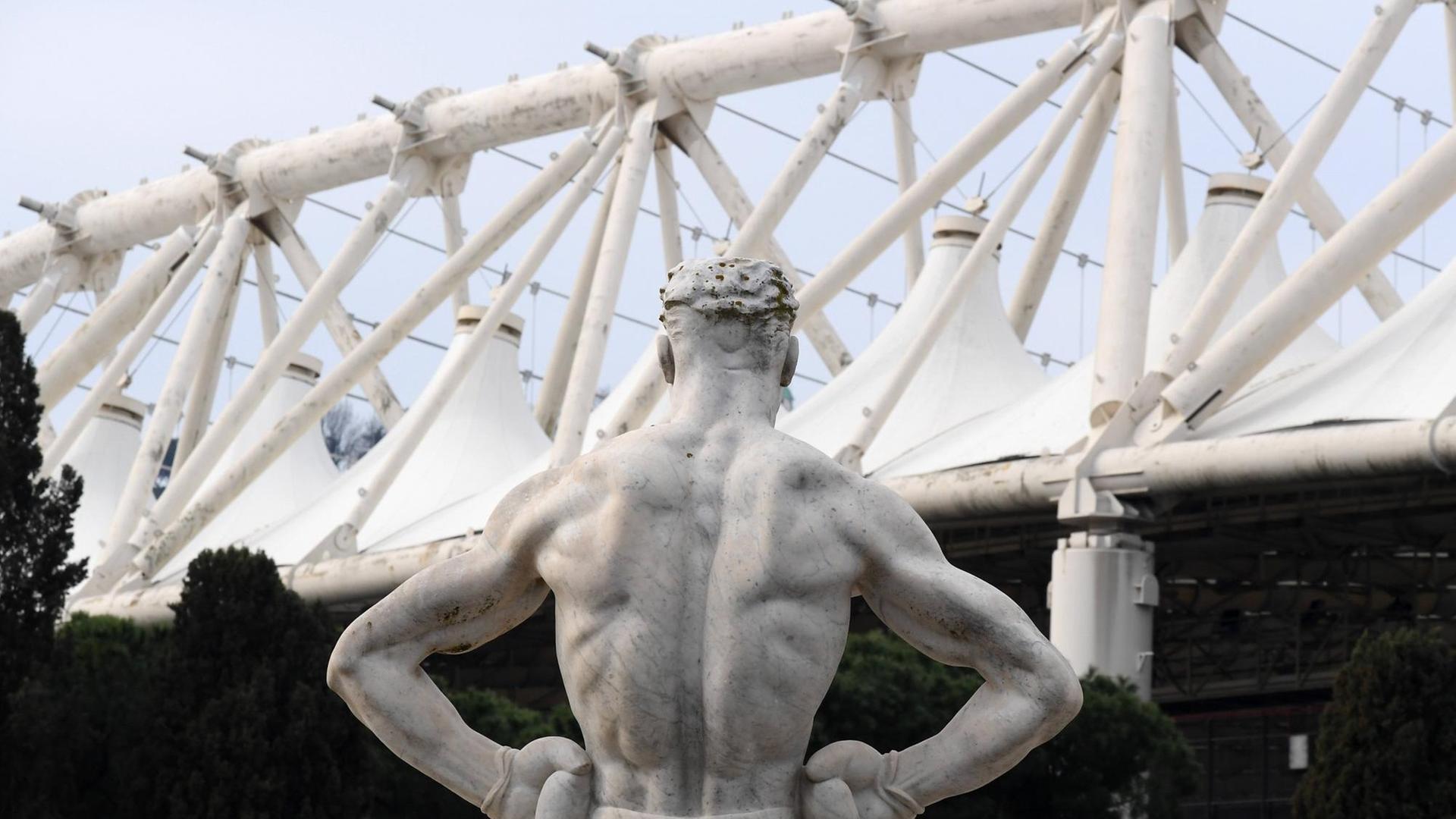 Das Olympiastadion in Rom von außen, aufgenommen am 17. März 2020. Das Olympiastadion in Rom von außen, aufgenommen am 17. März 2020.