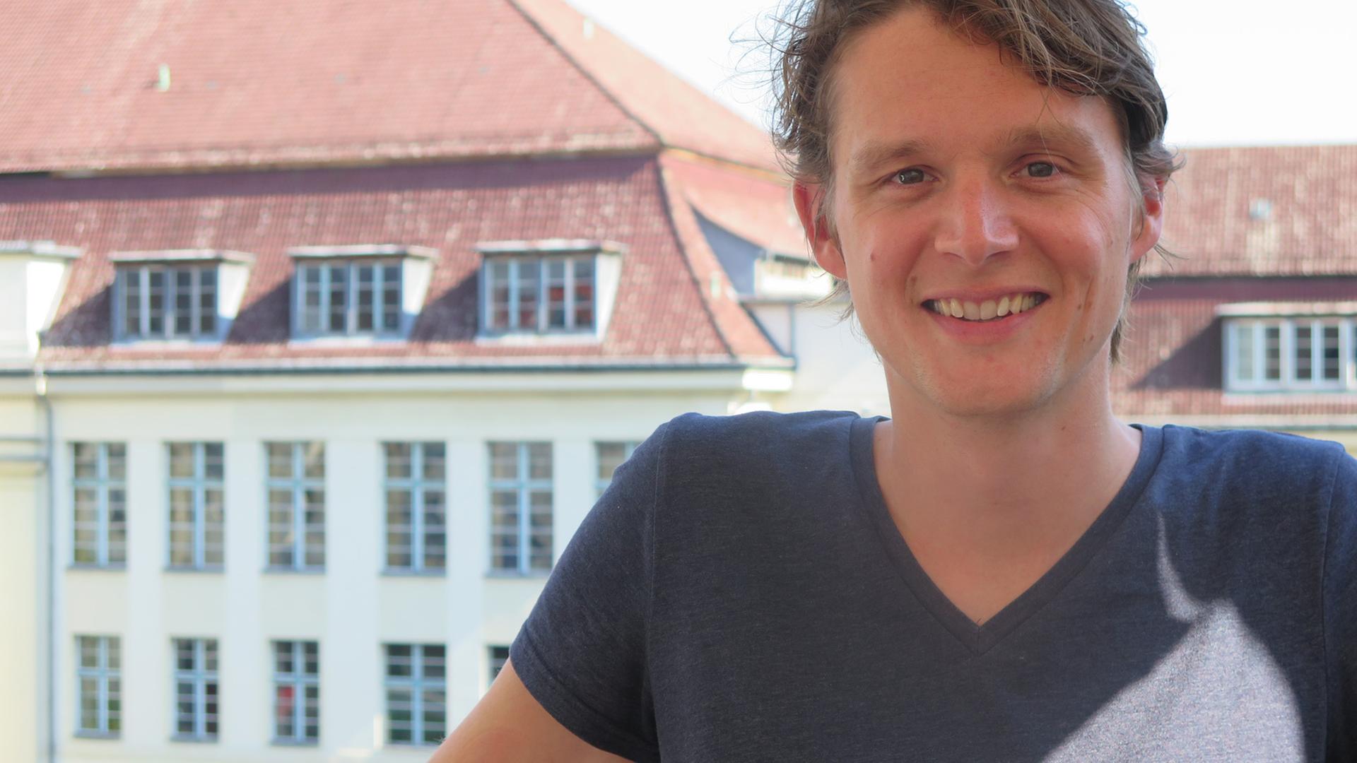 Der Regisseur Jonas Rothlaender Der Regisseur Jonas Rothlaender