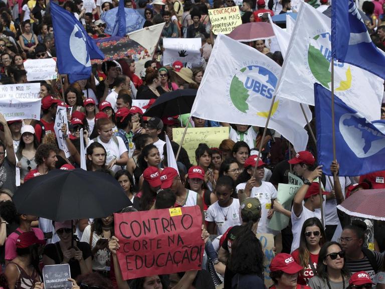 Gewalt In Brasilien - Jedem Seine Waffe