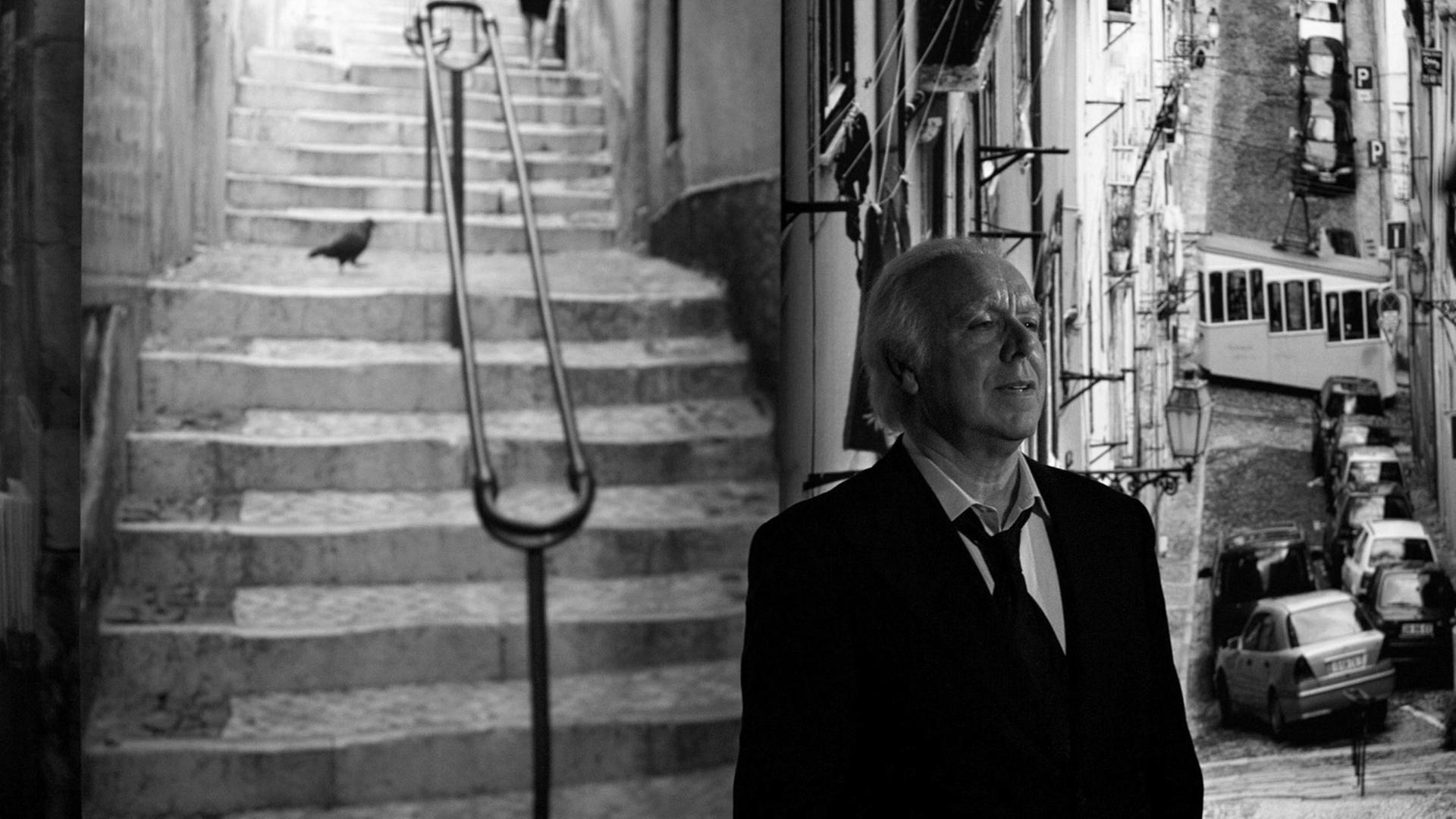 Der portugiesische Fado-Sänger Carlos do Carmo spielt in einem Film mit. Der portugiesische Fado-Sänger Carlos do Carmo spielt in einem Film mit.