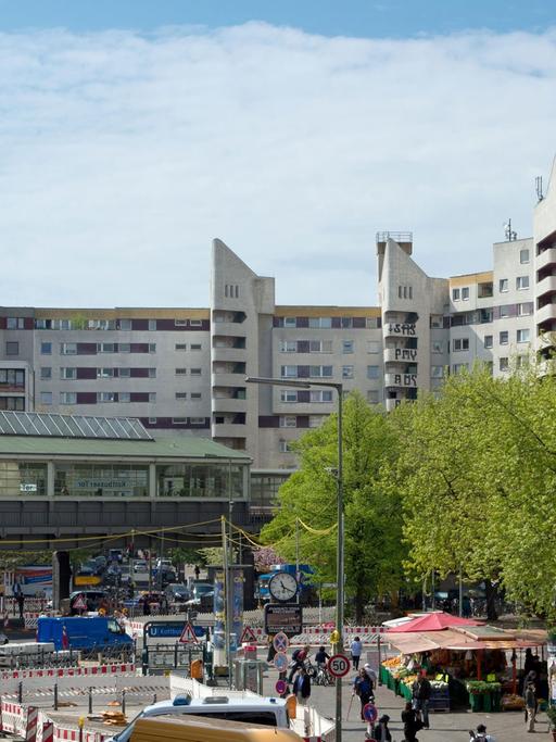Blick auf die U-Bahnstation "Kottbusser Tor" in Berlin-Kreuzberg
