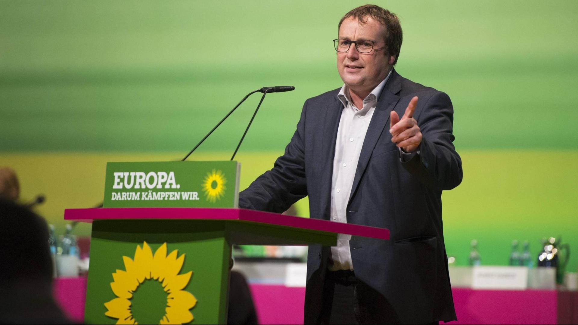 Oliver Krischer, stellvertretender Vorsitzender der Bundestagsfraktion der Grünen, auf dem Bundesparteitag im November 2018. Dabei wurden die KandidatInnen für die Europawahl im Mai 2019 gewählt.