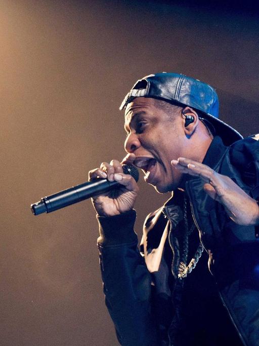 epa04687780 (FILE) A file picture dated 29 October 2013 shows US rapper Jay-Z performing on stage at the Ziggo Dome in Amsterdam, The Netherlands. Jay-Z launched his own music streaming service called Tidal on 30 March 2015 with the support of some celebrities. EPA/FERDY DAMMAN |