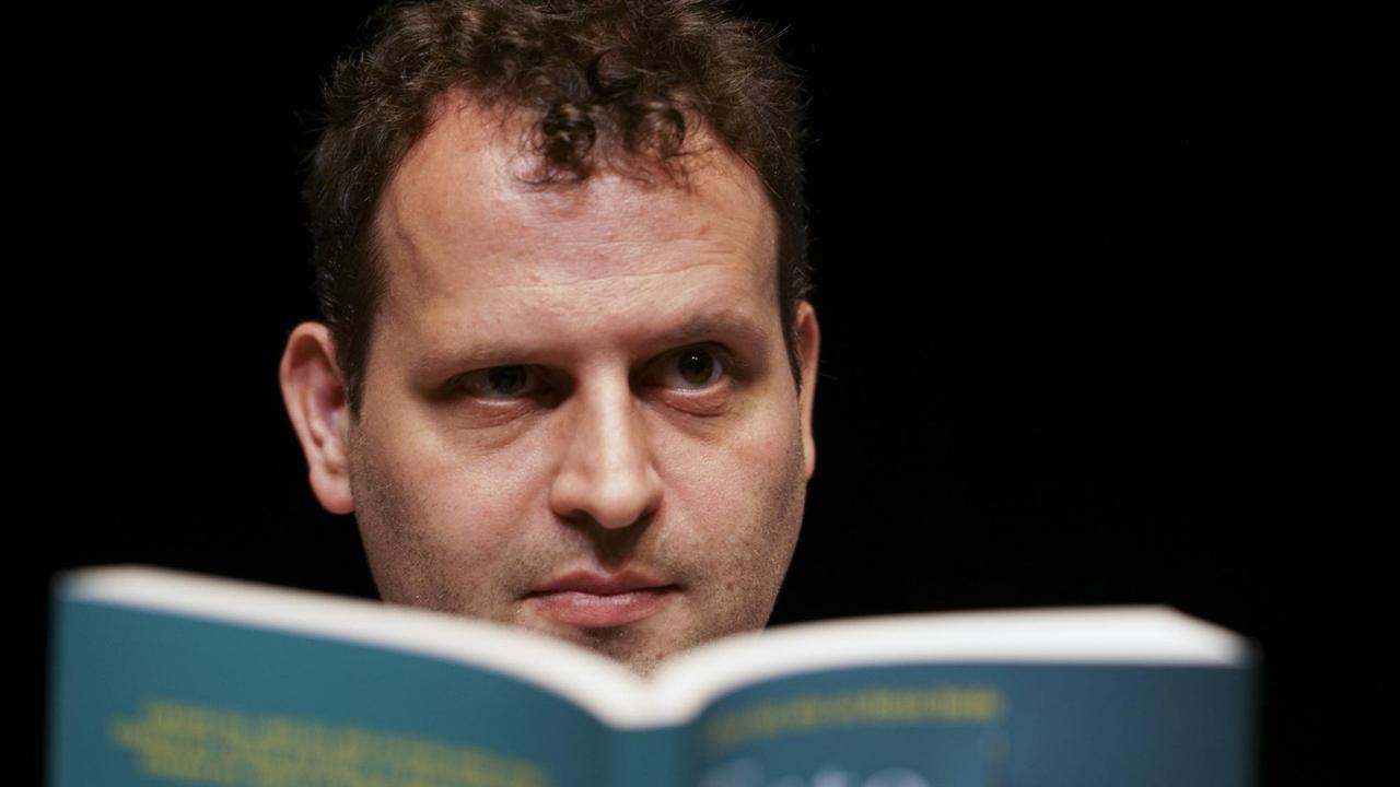 Adam Kay bei der Vorstellung der Übersetzung seines Buchs ins Spanische, "Esto te va doler" Adam Kay bei der Vorstellung der Übersetzung seines Buchs ins Spanische, "Esto te va doler"