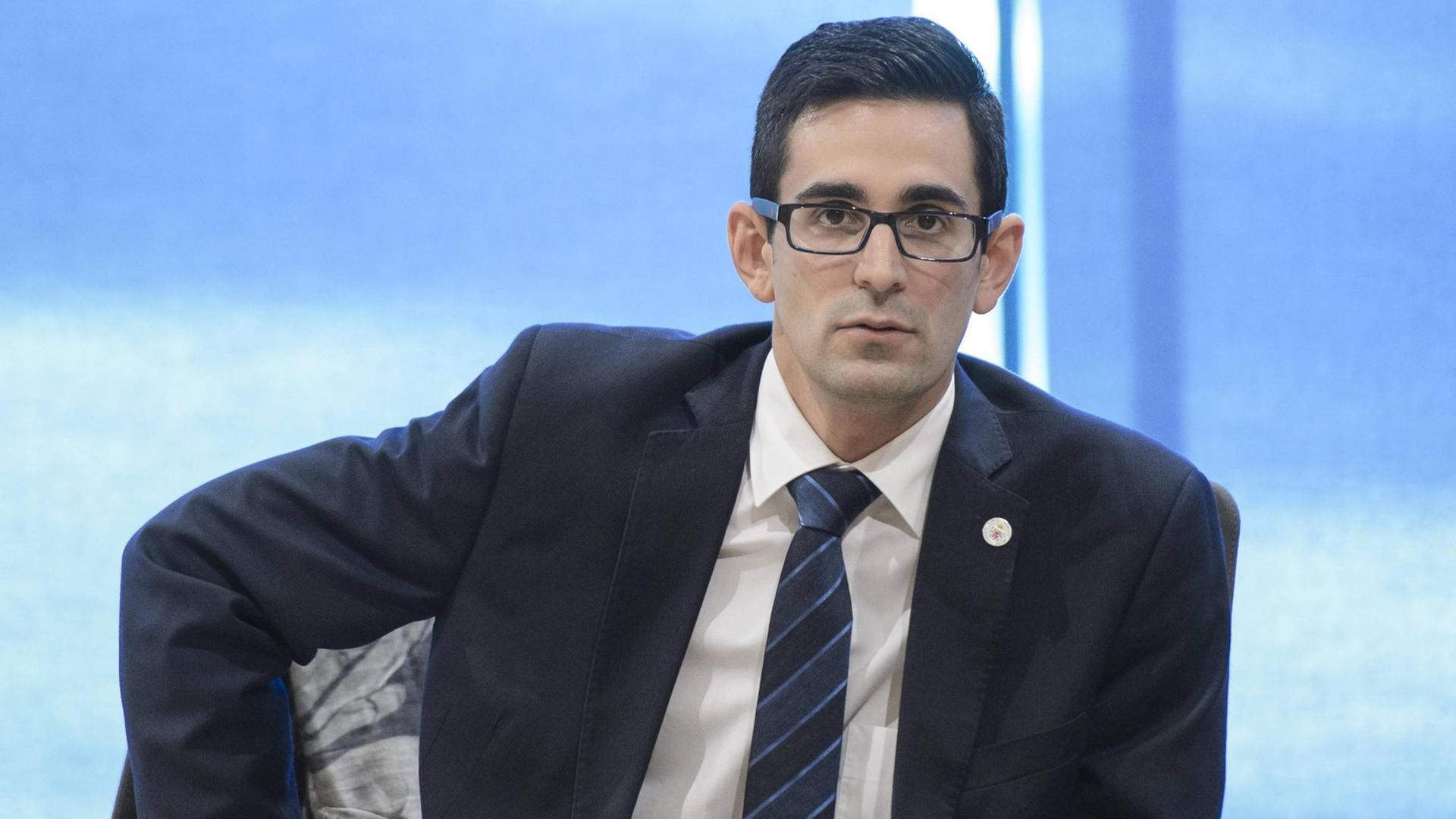 Antonios Antoniadis, Familienminister der Deutschsprachigen Gemeinschaft in Belgien. Antonios Antoniadis, Familienminister der Deutschsprachigen Gemeinschaft in Belgien.