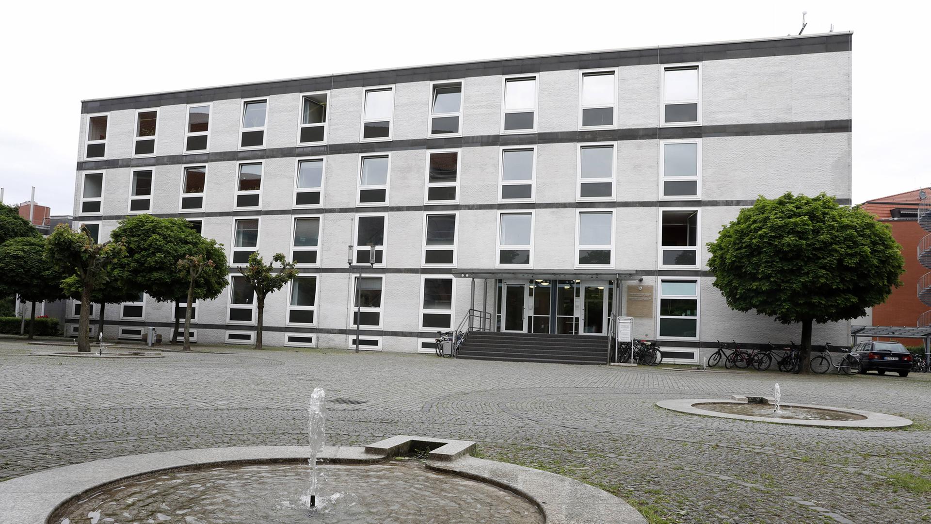 Fassade und Eingang des Oberverwaltungsgerichts Münster Fassade und Eingang des Oberverwaltungsgerichts Münster