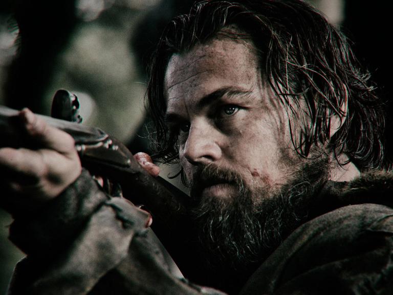 Leonardo DiCaprio als Trapper Hugh Glass in einer Szene des Films "The Revenant".