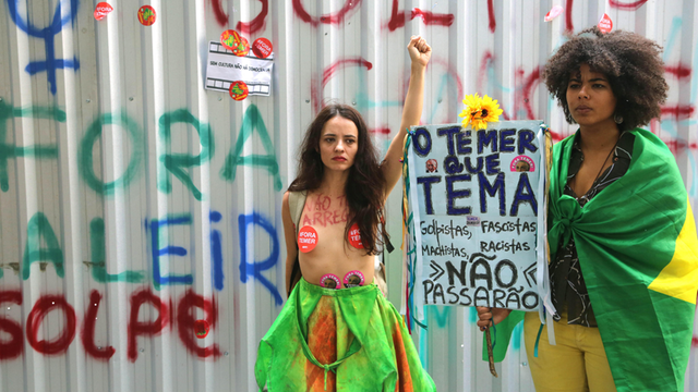 Demonstrantinnen protestieren gegen die Regierung von Präsident Michel Temer.