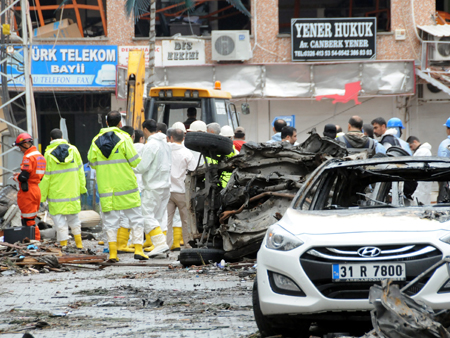 Auch gestern gingen die Ermittlungen nach den Bombenanschläge in Reyhanli weiter Auch gestern gingen die Ermittlungen nach den Bombenanschläge in Reyhanli weiter
