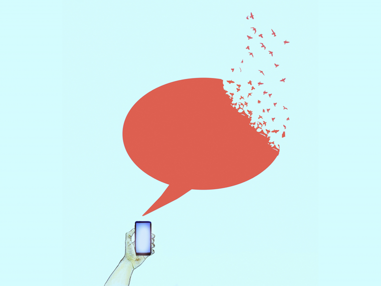 Sprechblase, die aus einem Smartphone kommt und in Vögel zerfällt
