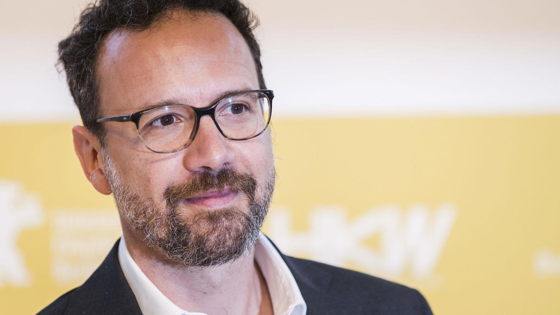 Carlo Chatrian auf einer Pressekonferenz in Berlin, auf der bekannt gegeben wird, dass er zusammen mit Mariette Rissenbeek ab 2020 das Berlinale Filmfestival leiten wird. Carlo Chatrian auf einer Pressekonferenz in Berlin, auf der bekannt gegeben wird, dass er zusammen mit Mariette Rissenbeek ab 2020 das Berlinale Filmfestival leiten wird.