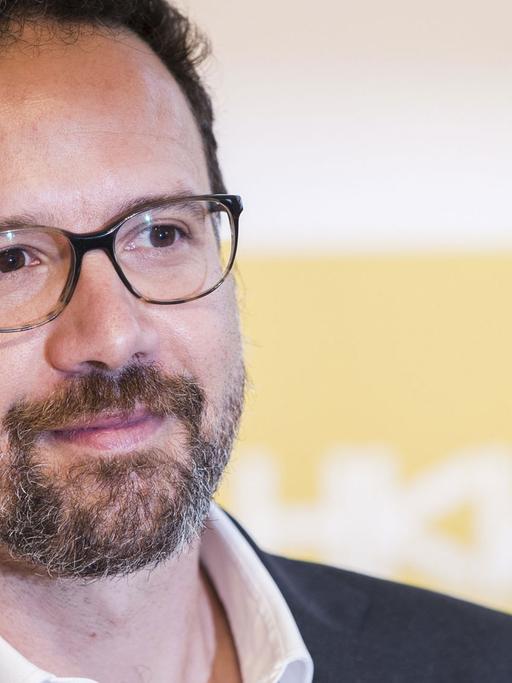 Carlo Chatrian auf einer Pressekonferenz in Berlin, auf der bekannt gegeben wird, dass er zusammen mit Mariette Rissenbeek ab 2020 das Berlinale Filmfestival leiten wird.