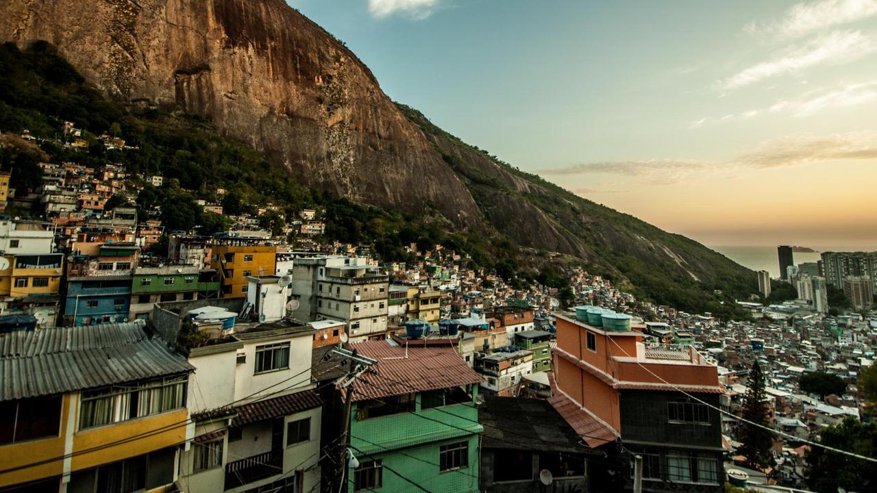 Blick auf Rocinha, eine Favela im Süden Rio de Janeiros.