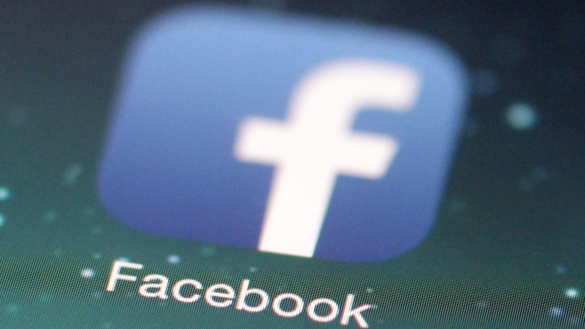 Das Logo der Facebook-App auf einem iPad. Das Logo der Facebook-App auf einem iPad.