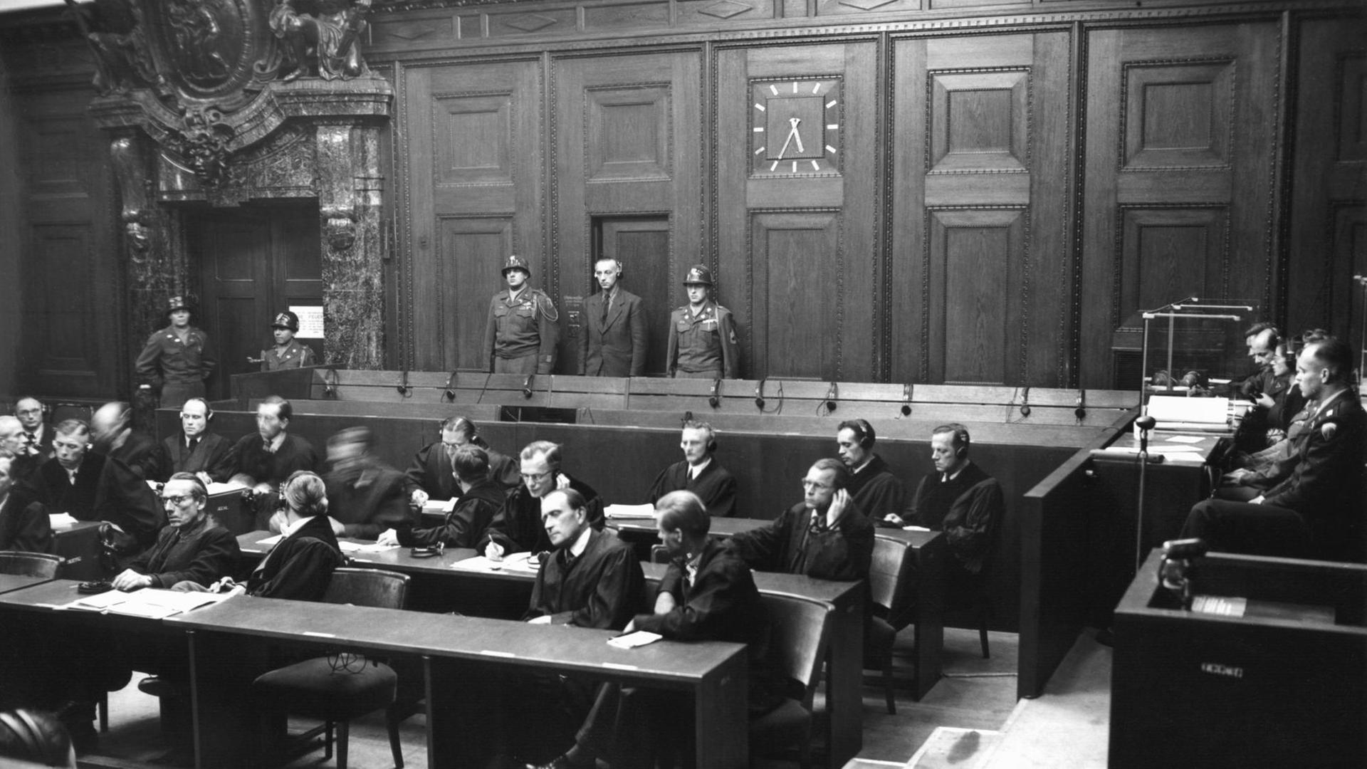 Urteilsspruch im Prozeß gegen 16 Nazi-Juristen in Nürnberg