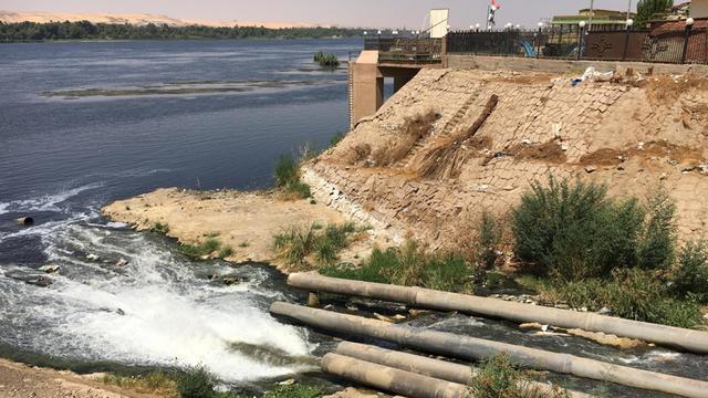 Das Wasser des Nils in Ägypten ist hochgradig verschmutzt.