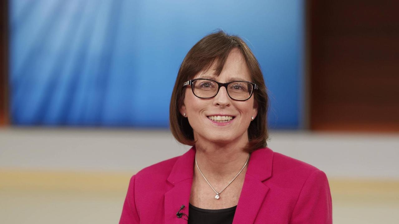 Britta Waldschmidt-Nelson, Professorin für Geschichte des europäisch-transatlantischen Kulturraums an der Universität Augsburg, zu Gast bei Anne Will im Ersten Deutschen Fernsehen. Berlin, 04.10.2020 Britta Waldschmidt-Nelson, Professorin für Geschichte des europäisch-transatlantischen Kulturraums an der Universität Augsburg, zu Gast bei Anne Will im Ersten Deutschen Fernsehen. Berlin, 04.10.2020