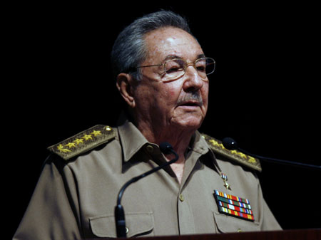 Kubas Präsident Raul Castro während einer Rede zum 34. Jahrestag des Terroranschlags auf eine Maschine der Cubana Airlines, bei dem 73 Menschen umgekommen waren Kubas Präsident Raul Castro während einer Rede zum 34. Jahrestag des Terroranschlags auf eine Maschine der Cubana Airlines, bei dem 73 Menschen umgekommen waren