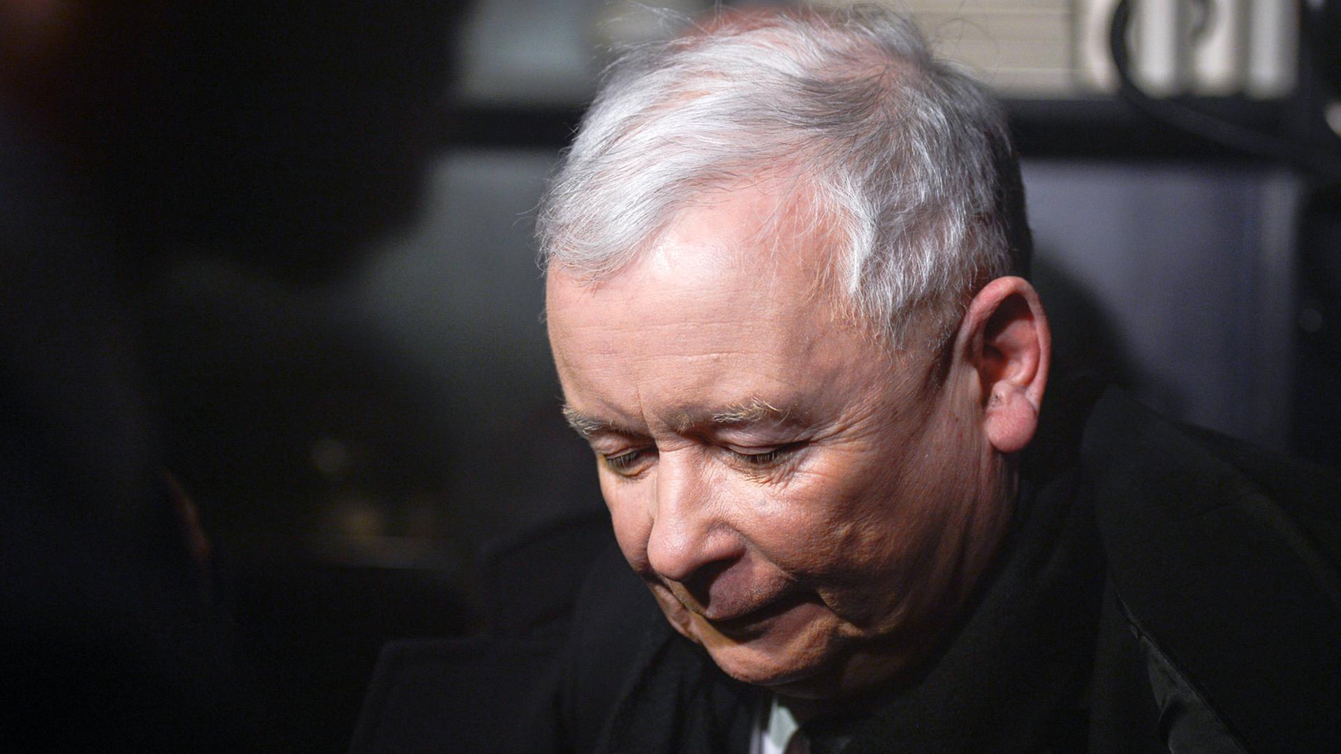 PiS-Parteichef Jaroslaw Kaczynski, aufgenommen im Bristol Hotel in Warschau nach seinem Treffen mit Kanzlerin Angela Merkel PiS-Parteichef Jaroslaw Kaczynski, aufgenommen im Bristol Hotel in Warschau nach seinem Treffen mit Kanzlerin Angela Merkel