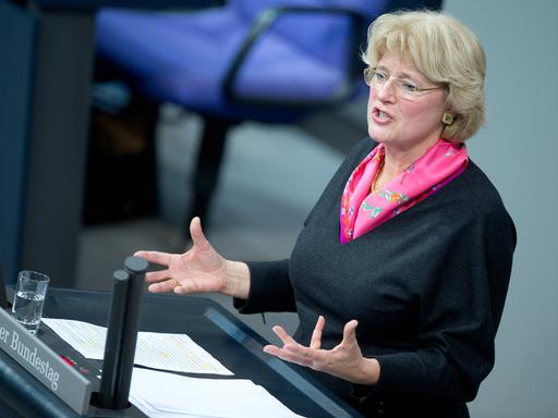 Staatsministerin für Kultur und Medien, Monika Grütters (CDU) spricht am 29.01.2014 in Berlin während der Sitzung des Bundestags.
