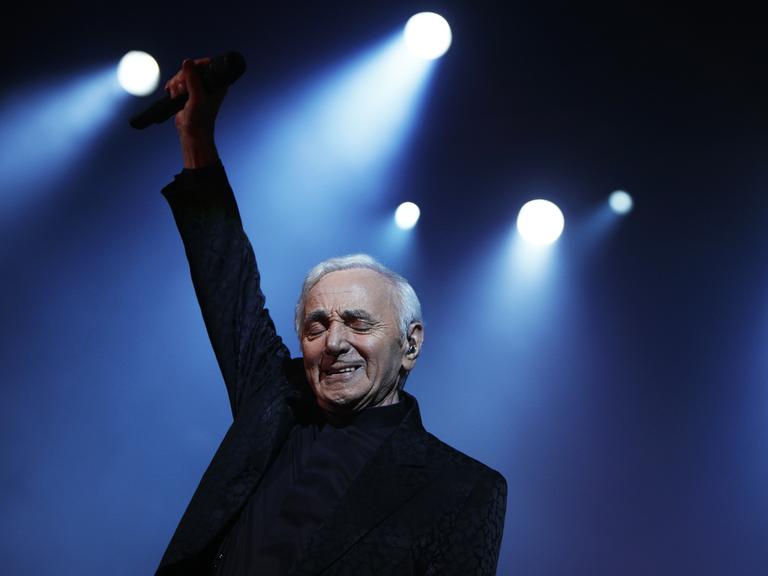 Der armenisch-französischer Sänger, Autor und Schauspieler Charles Aznavour bei einem Konzert in Yerevan 2014.