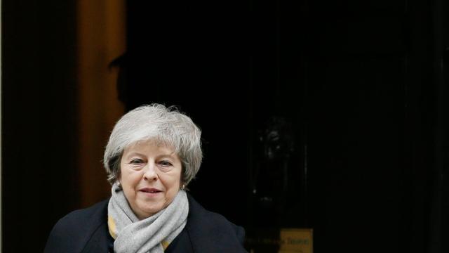 Die britische Premierministerin Theresa May ist am 15. Januar 2019 vor Downing Street 10 zu sehen.