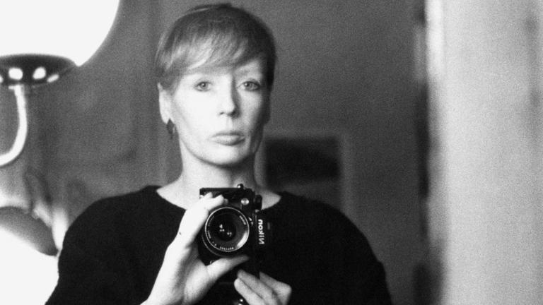 Die Berliner Fotografin Sibylle Bergemann auf einem undatierten Selbstporträt. Die Berliner Fotografin Sibylle Bergemann auf einem undatierten Selbstporträt.