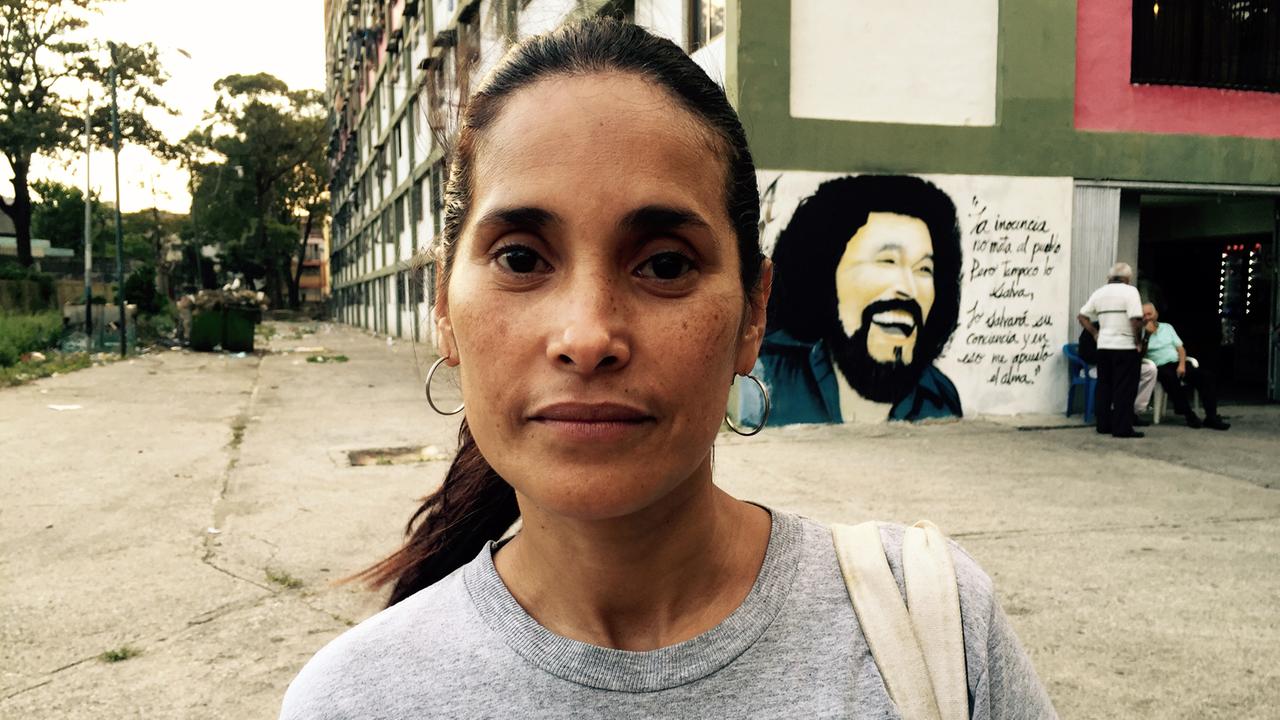Lisbeth arbeit in dem ärmlichen Stadtviertel "23. Januar" in Caracas für eine der Basisorganisationen, die "colectivos". Lisbeth arbeit in dem ärmlichen Stadtviertel "23. Januar" in Caracas für eine der Basisorganisationen, die "colectivos".